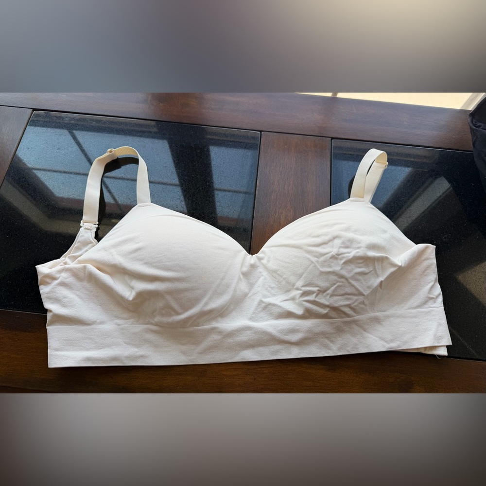 3x Truekind Wirefree Bra NWOT. Smoke and pet free home. Cream